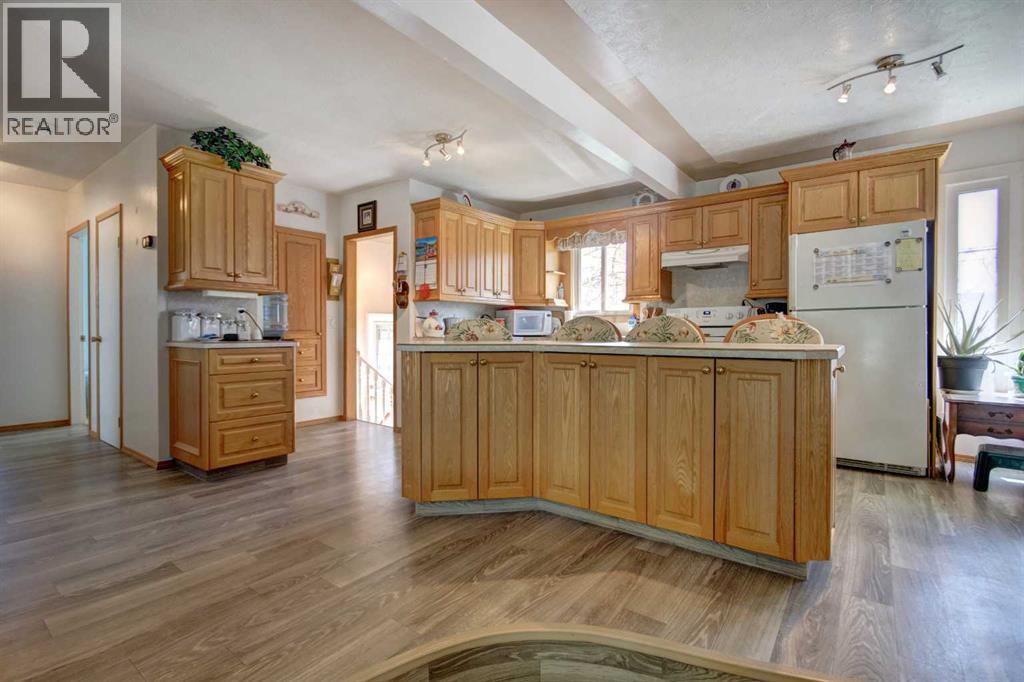 419 2 Street N Property Photo 8