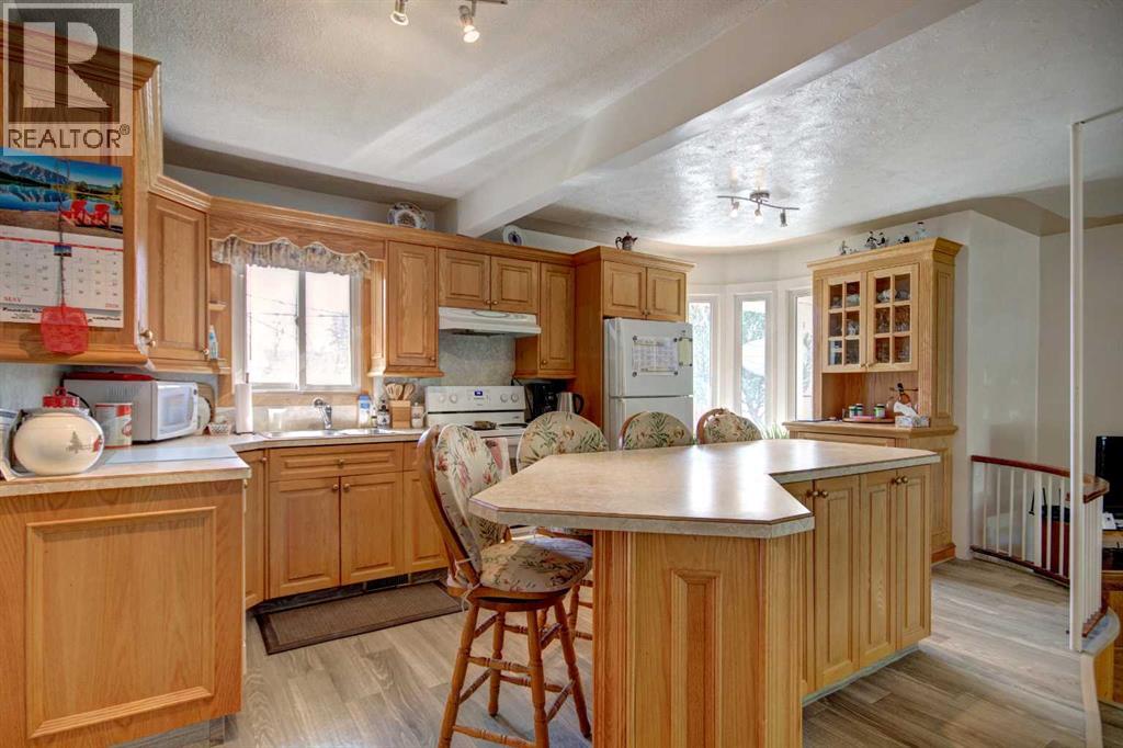 419 2 Street N Property Photo 9