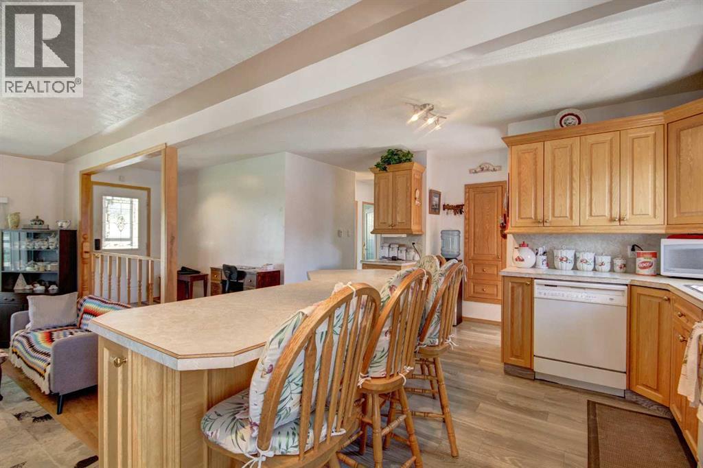 419 2 Street N Property Photo 11