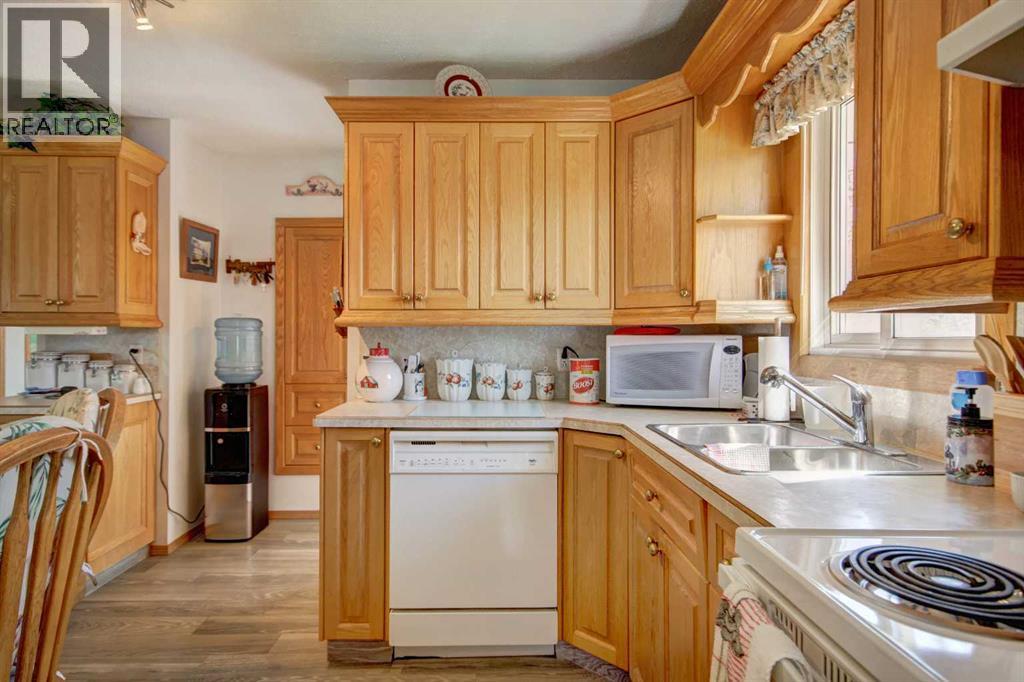 419 2 Street N Property Photo 12