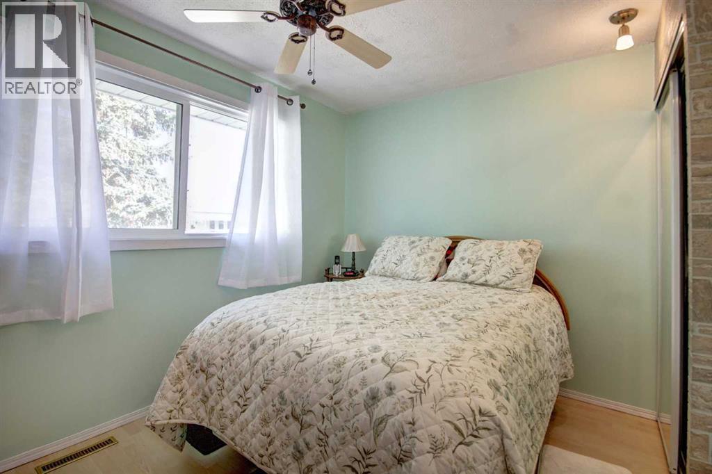 419 2 Street N Property Photo 13