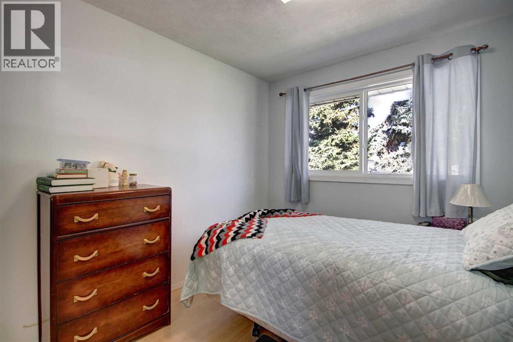 419 2 Street N Property Photo 17