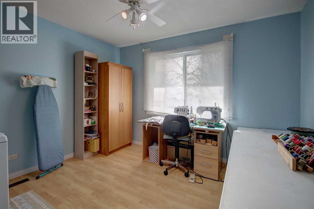 419 2 Street N Property Photo 18