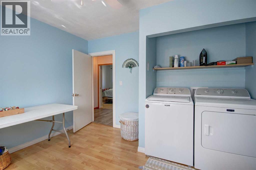 419 2 Street N Property Photo 19