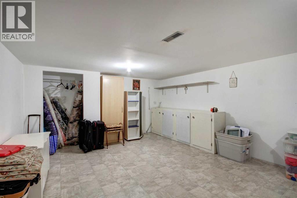 419 2 Street N Property Photo 23