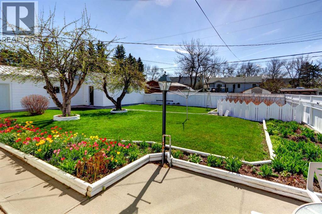 419 2 Street N Property Photo 26