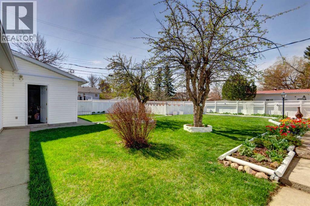 419 2 Street N Property Photo 27