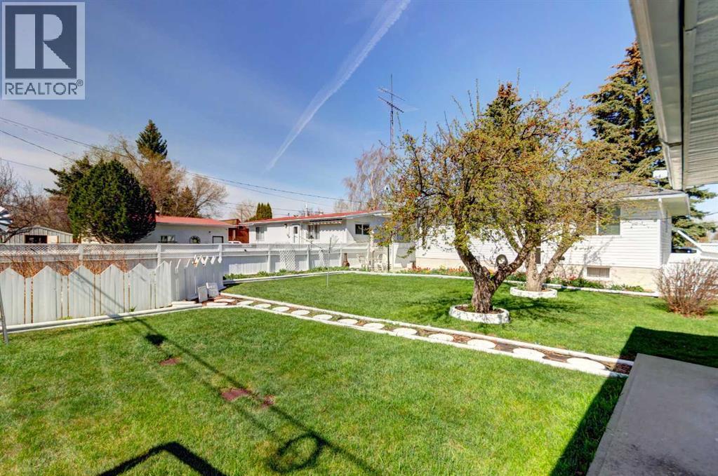 419 2 Street N Property Photo 31