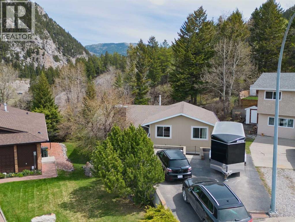 13553 18 Avenue Property Photo 1