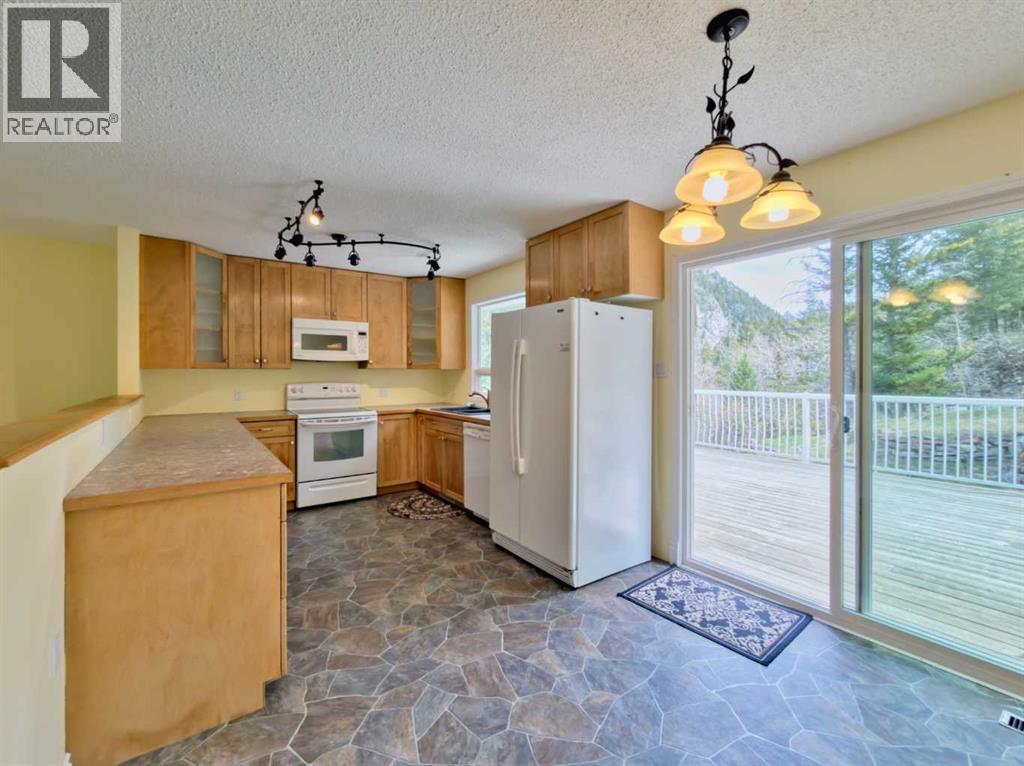 13553 18 Avenue Property Photo 9
