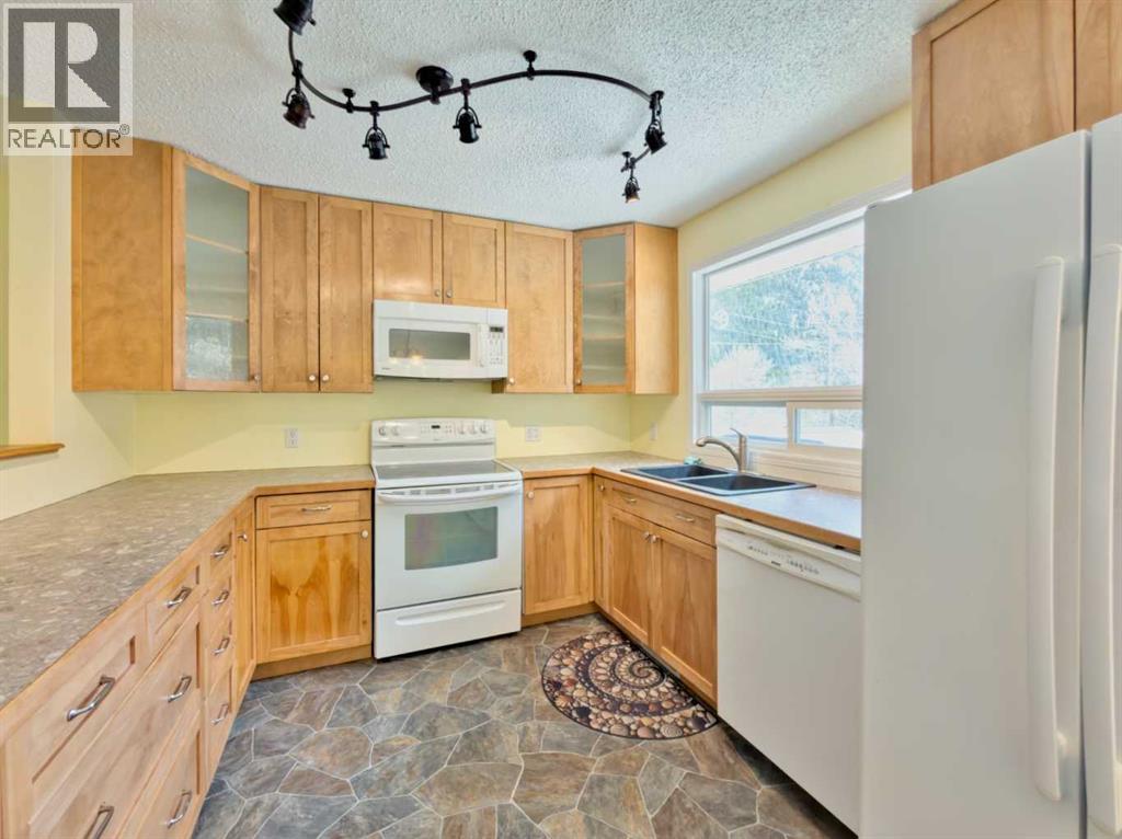 13553 18 Avenue Property Photo 10