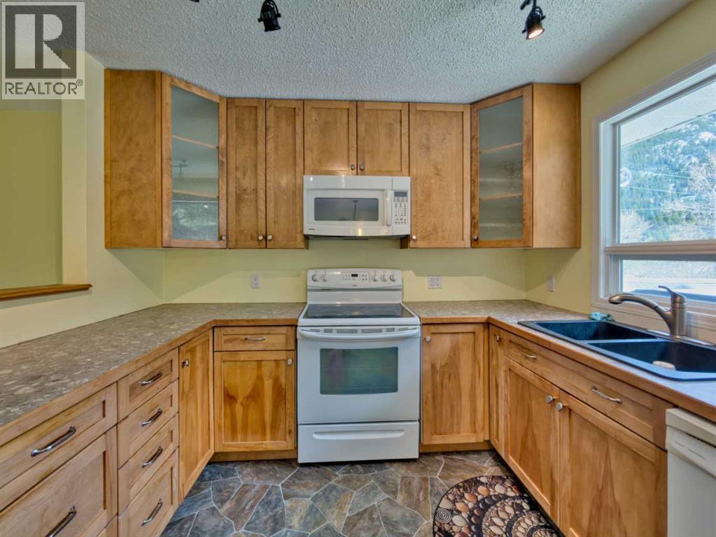 13553 18 Avenue Property Photo 11