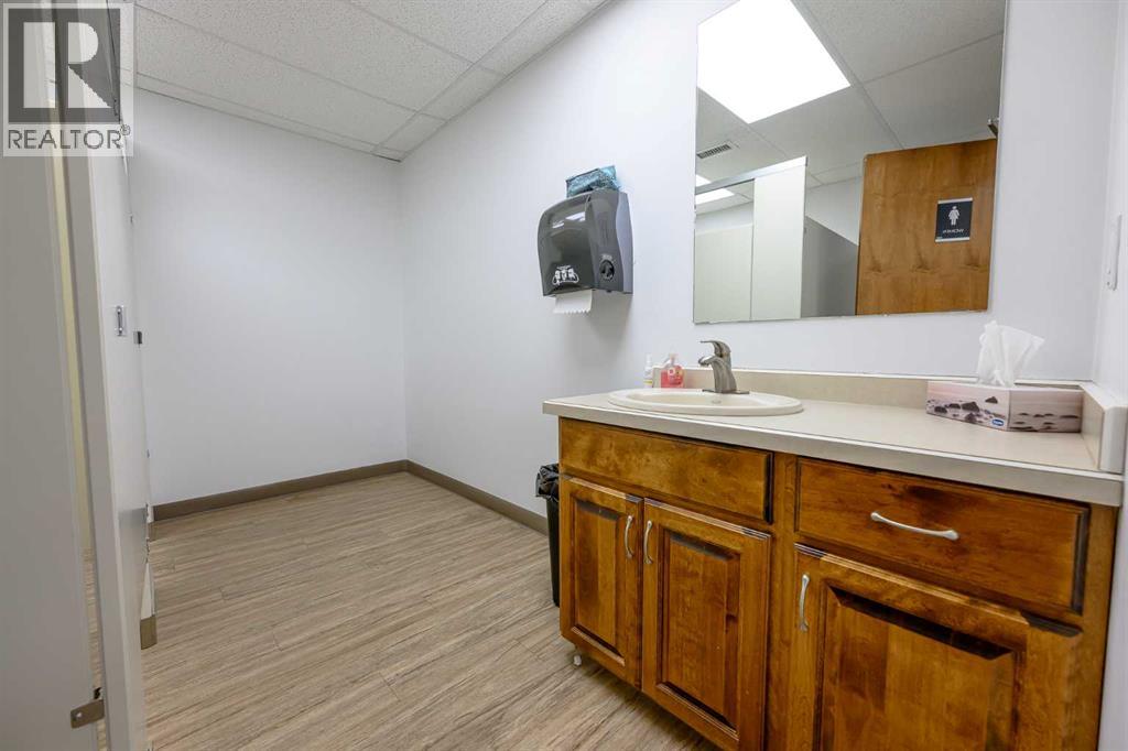 11725 105 Street Property Photo 9
