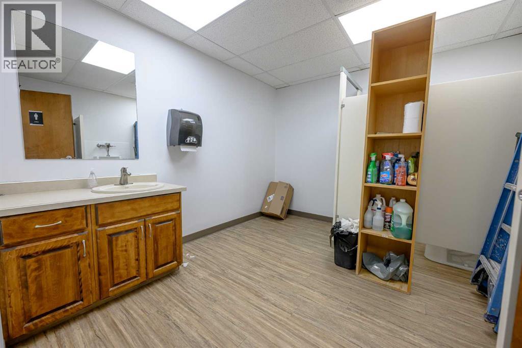 11725 105 Street Property Photo 10