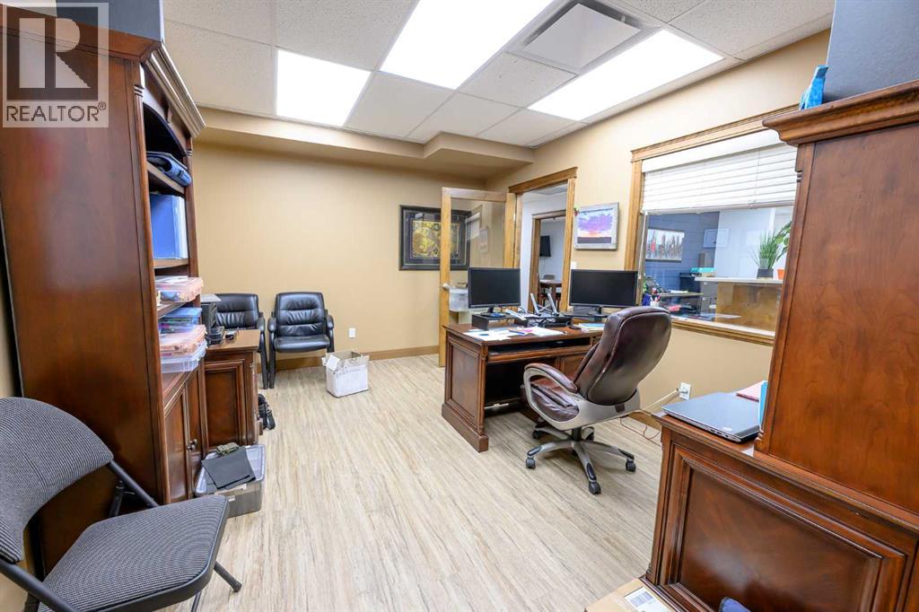 11725 105 Street Property Photo 16