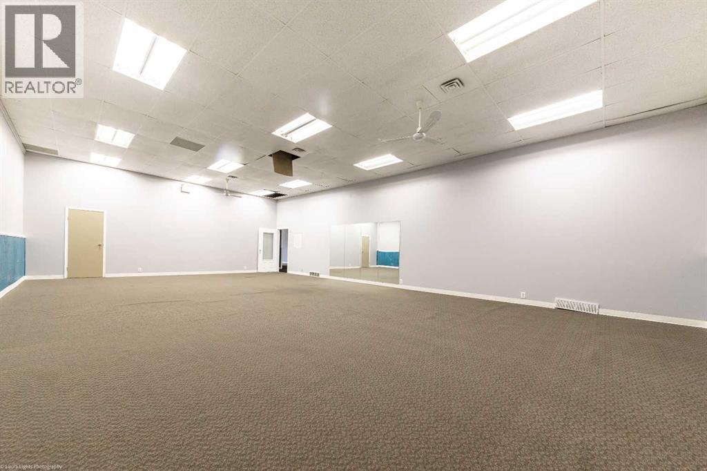 5008 48 Street Property Photo 8
