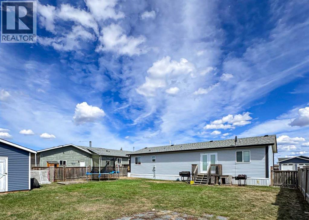 9718 103 Street Property Photo 3
