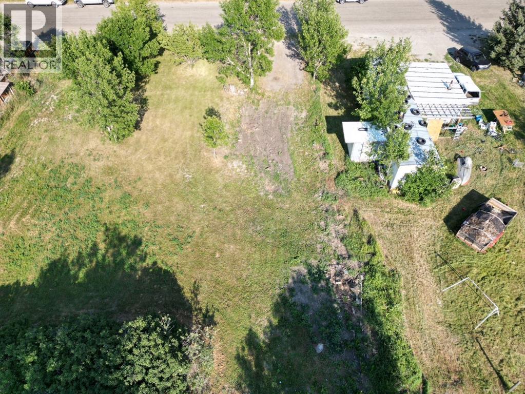 827 2 Street E Property Photo 1