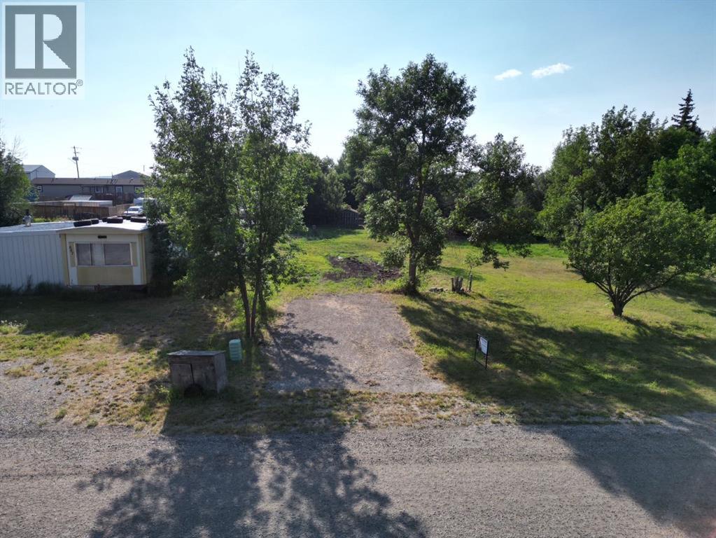 827 2 Street E Property Photo 2