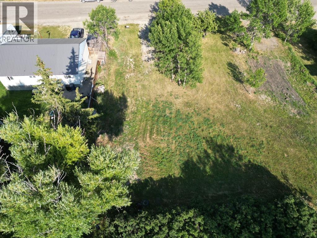 827 2 Street E Property Photo 3
