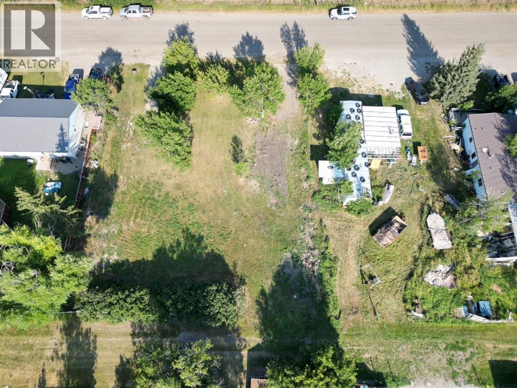 827 2 Street E Property Photo 4