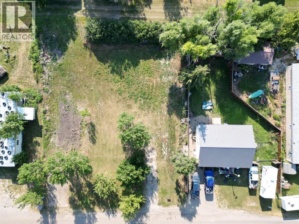 827 2 Street E Property Photo 6