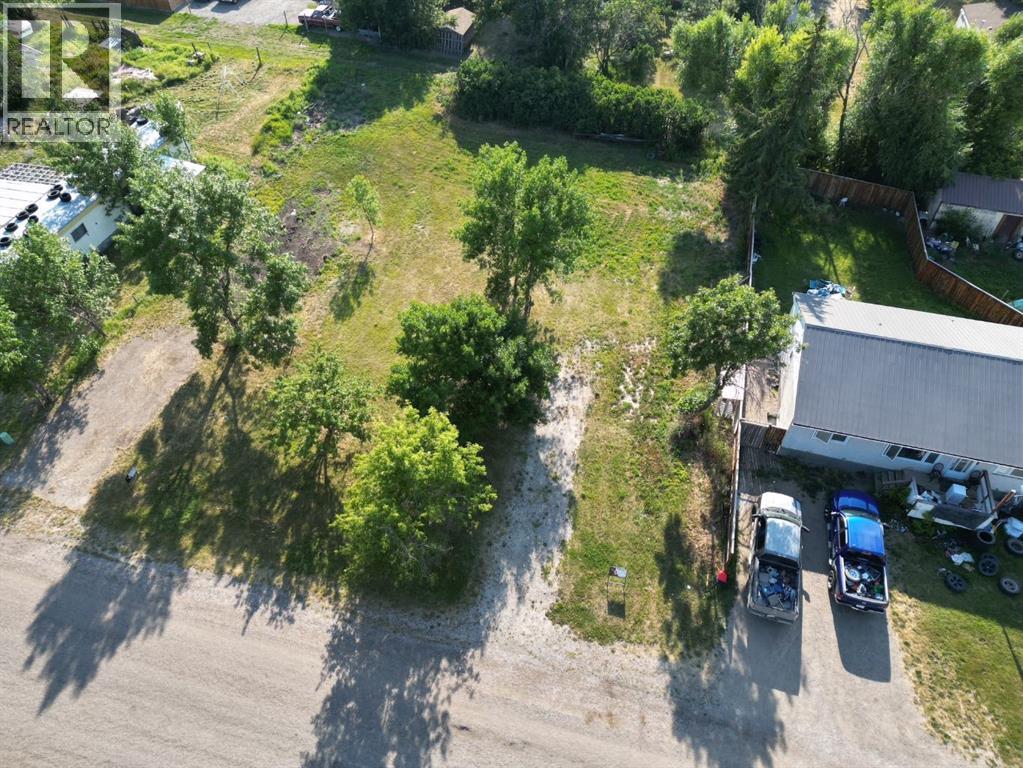 827 2 Street E Property Photo 8