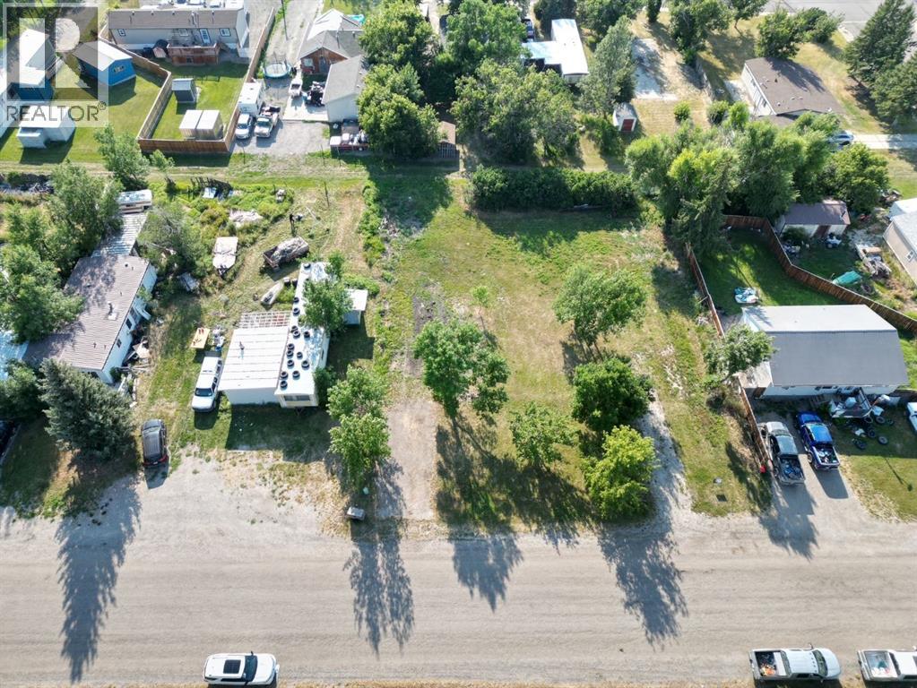 827 2 Street E Property Photo 9
