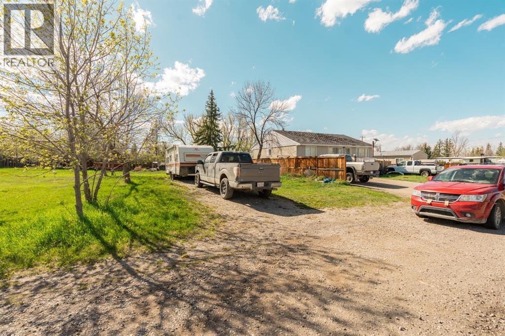 827 2 Street E Property Photo 12