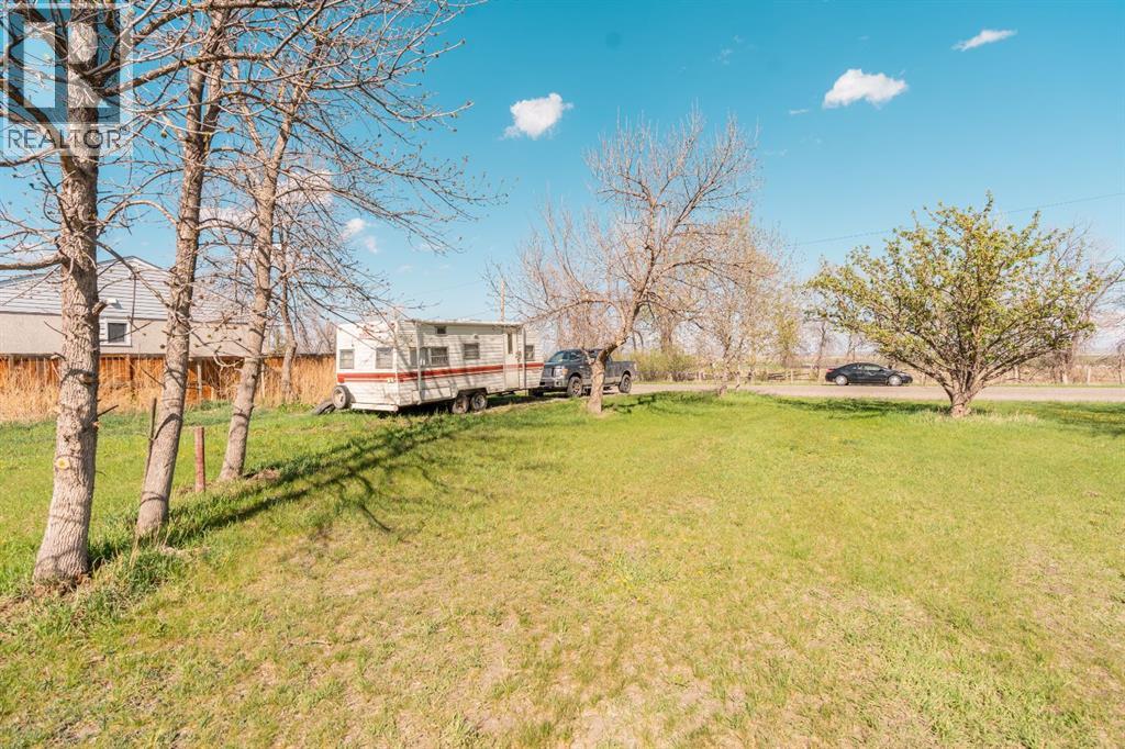 827 2 Street E Property Photo 16