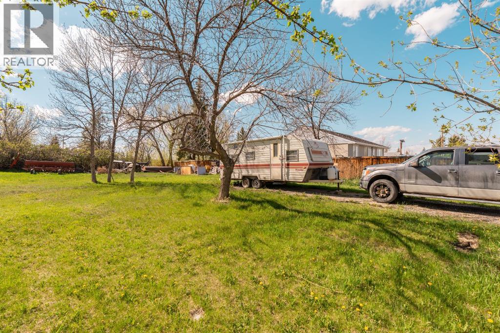 827 2 Street E Property Photo 17
