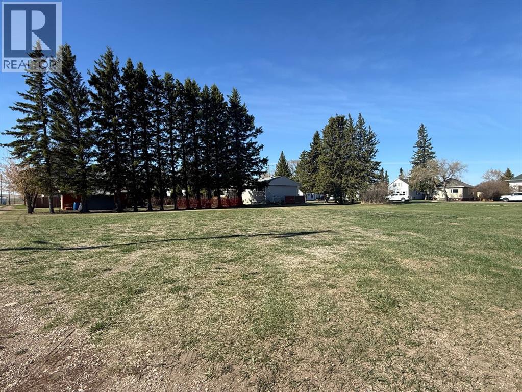 4911 48 Avenue Photo de la propriété 1