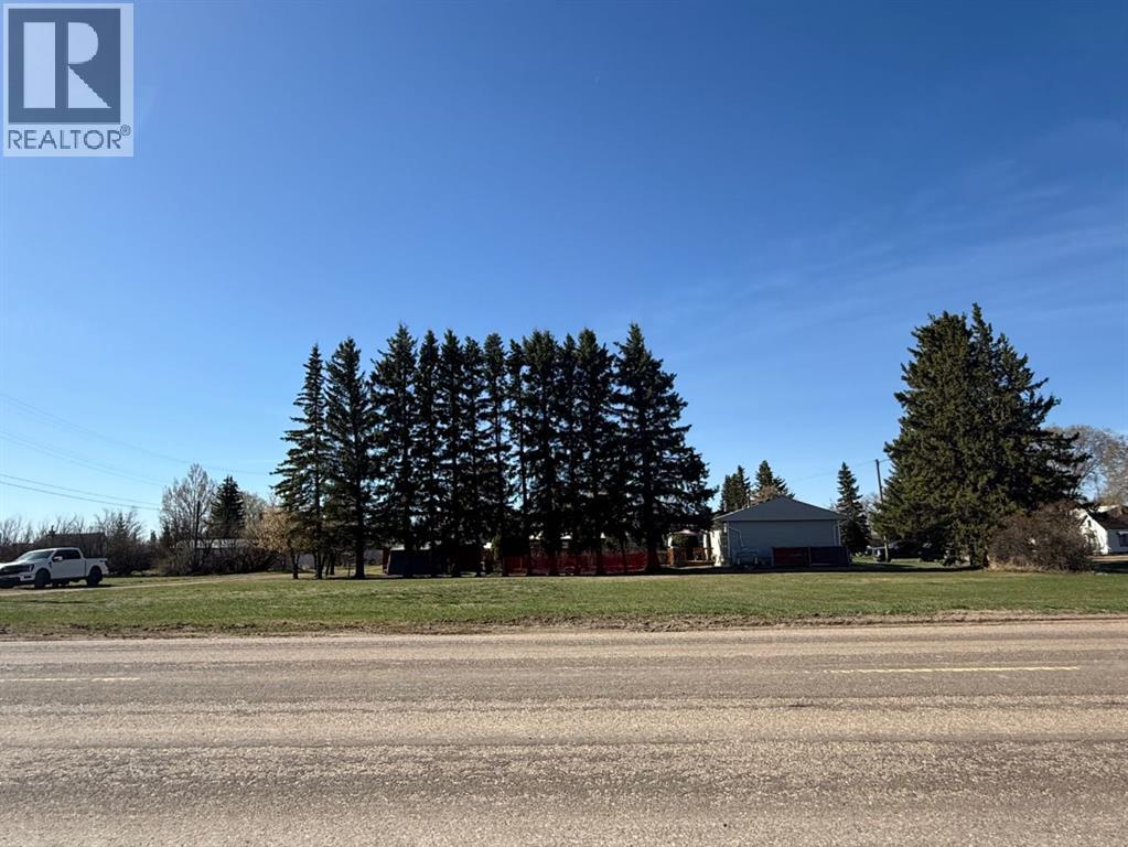 4911 48 Avenue Property Photo 2