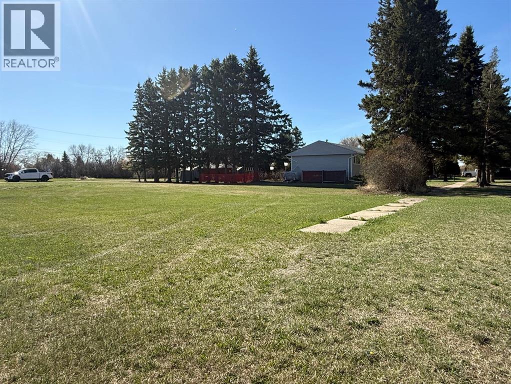 4911 48 Avenue Property Photo 3
