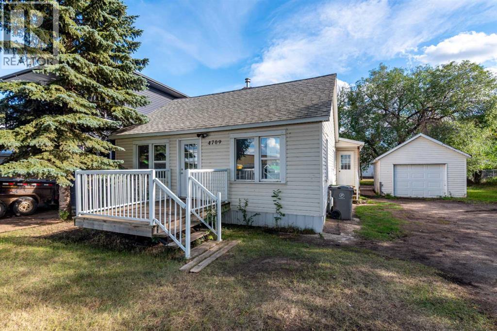 4709 50 Street Property Photo 1