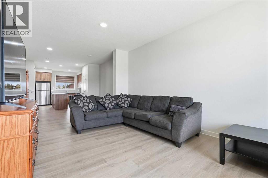 1612 Rangeview Drive Se Property Photo 3