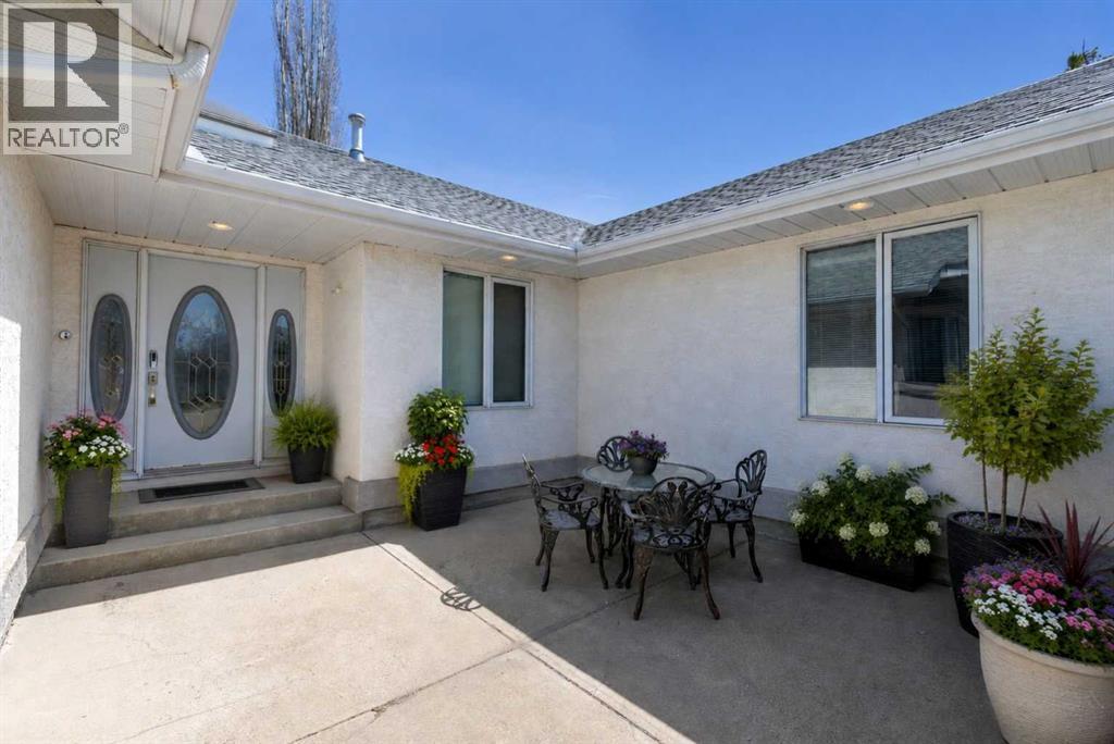 5949 45 Street Crescent Property Photo 5