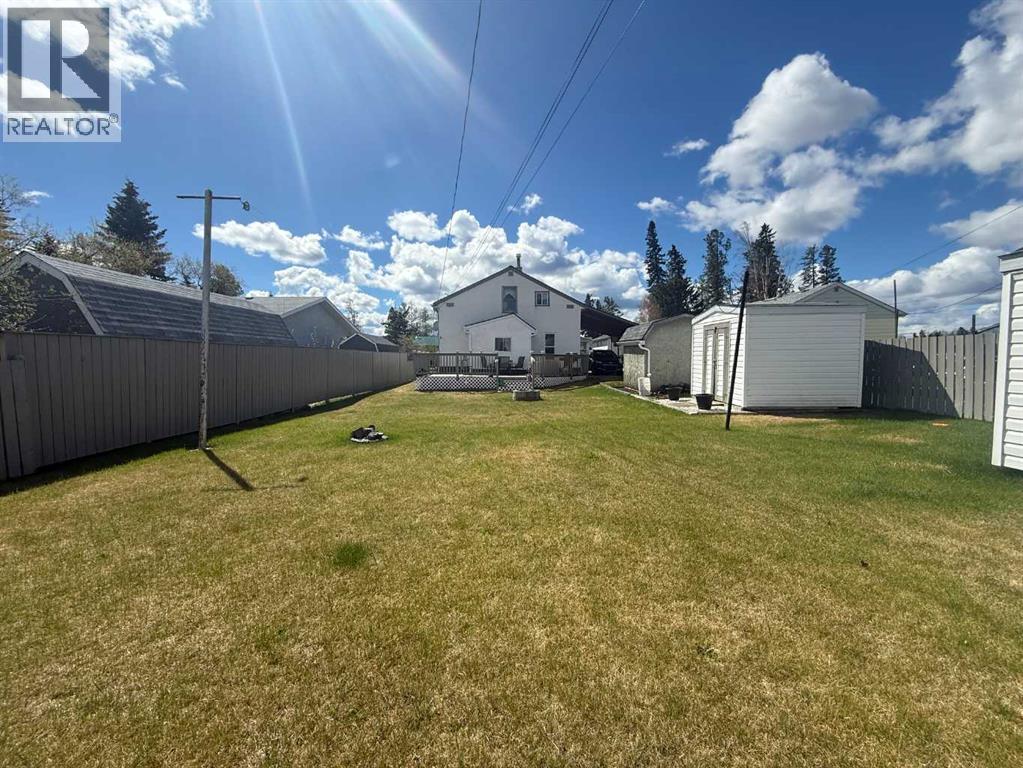 4820 17 Avenue Property Photo 3
