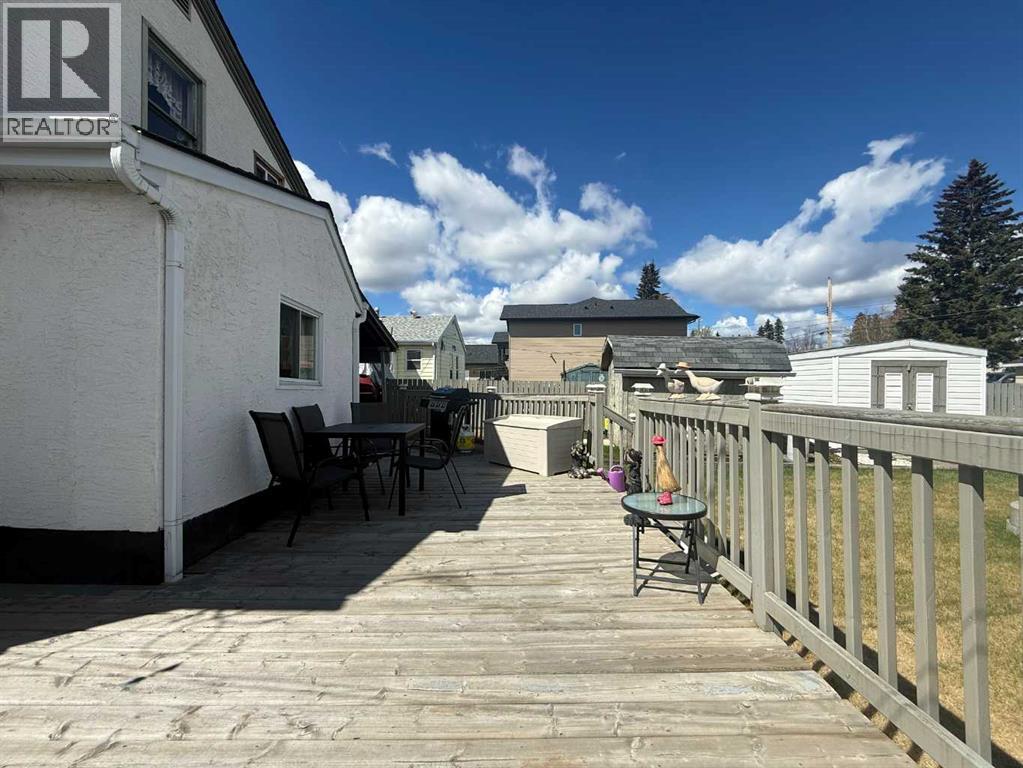 4820 17 Avenue Property Photo 7