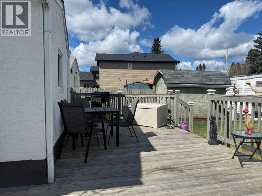 4820 17 Avenue Property Photo 8