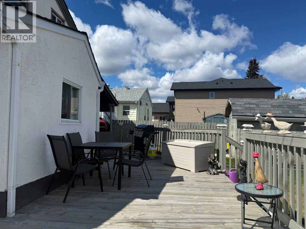 4820 17 Avenue Property Photo 9