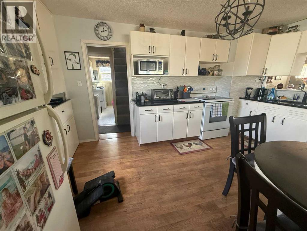 4820 17 Avenue Property Photo 14
