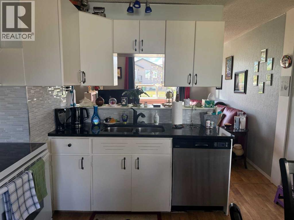 4820 17 Avenue Property Photo 15