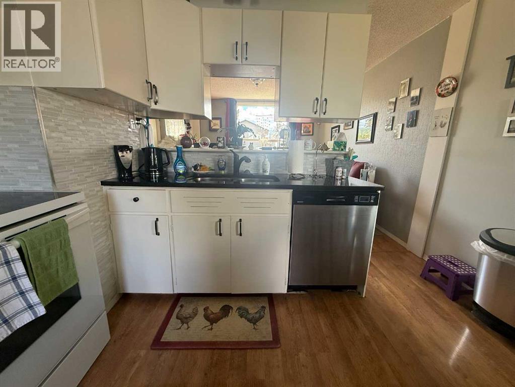4820 17 Avenue Property Photo 16