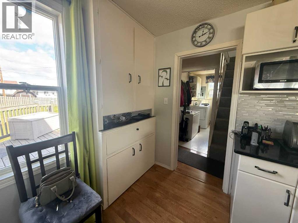 4820 17 Avenue Property Photo 17