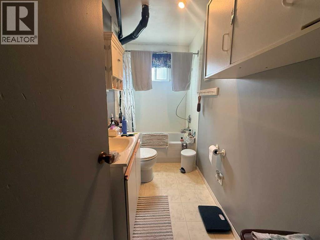 4820 17 Avenue Property Photo 26