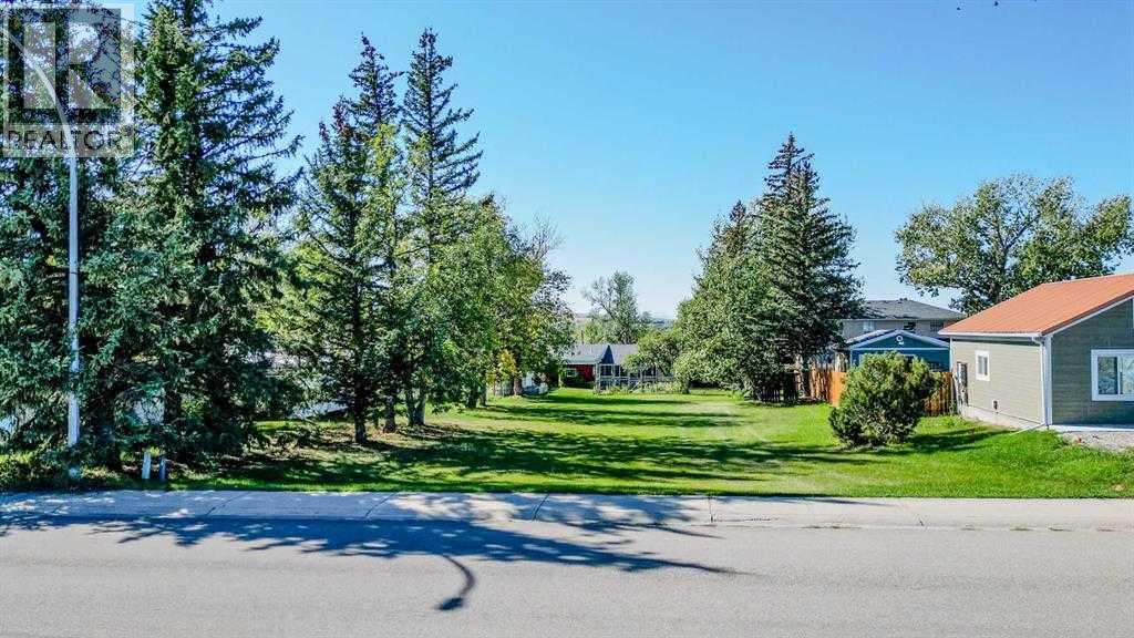 731 2 Street E Property Photo 1