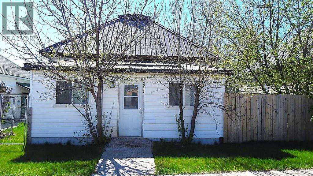 2217 20 Street Property Photo 1