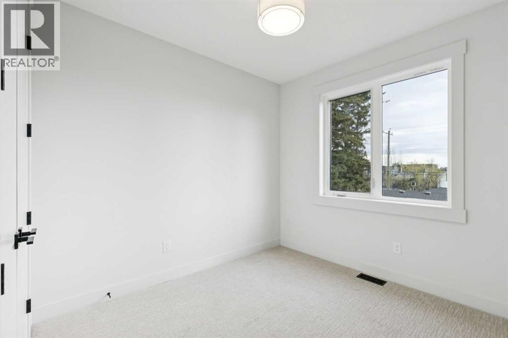 2622 30 Street Sw Property Photo 32