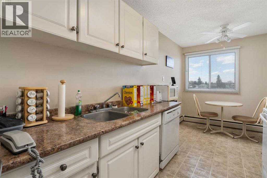 4501 51 Street Property Photo 4
